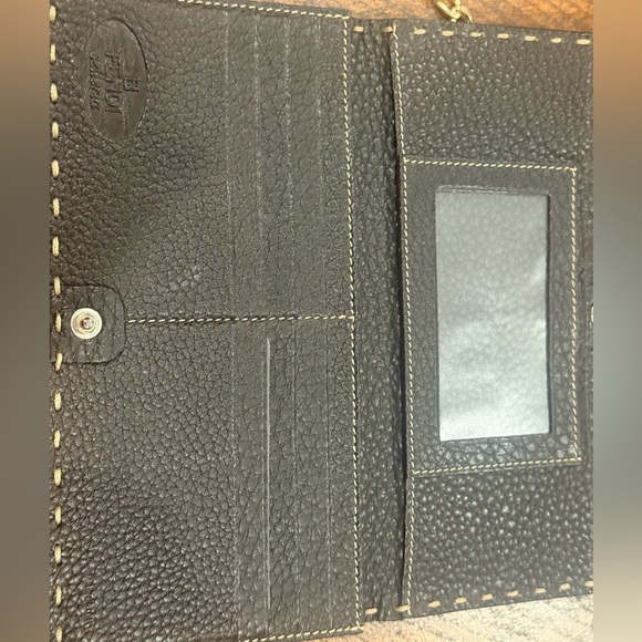 Elegant Authentic Fendi Wallet - Picture 9 of 10